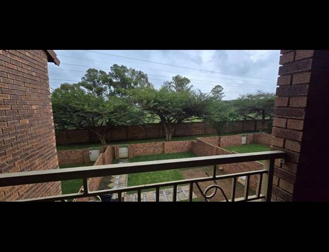 2 BEDROOM APARTMENT FOR SALE IN MOOIKLOOF RIDGE ESTATE